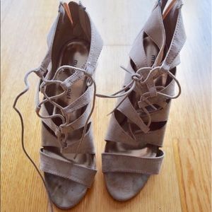 Madden girl size 7.5(fits like an 8) suede heels